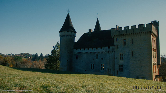 Les chasseurs de fantômes de The Believers tournent un reportage dans un  château de Loire-Atlantique